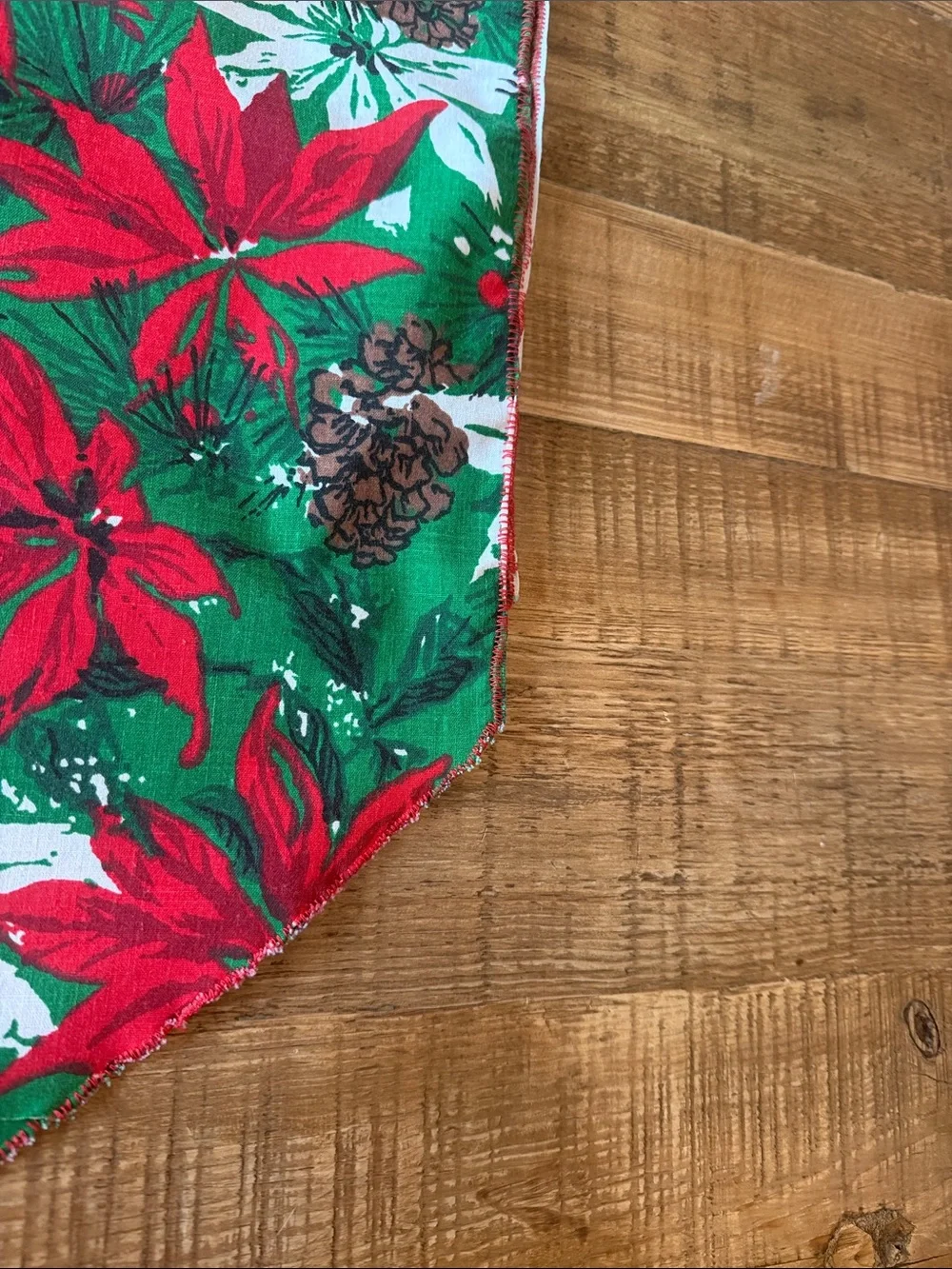 Vintage 60’s Oval Rustic Poinsettia Fabric Tablecloth. Christmas | Holiday